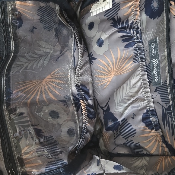 Lug Ranger Crossbody - Picture 10 of 15